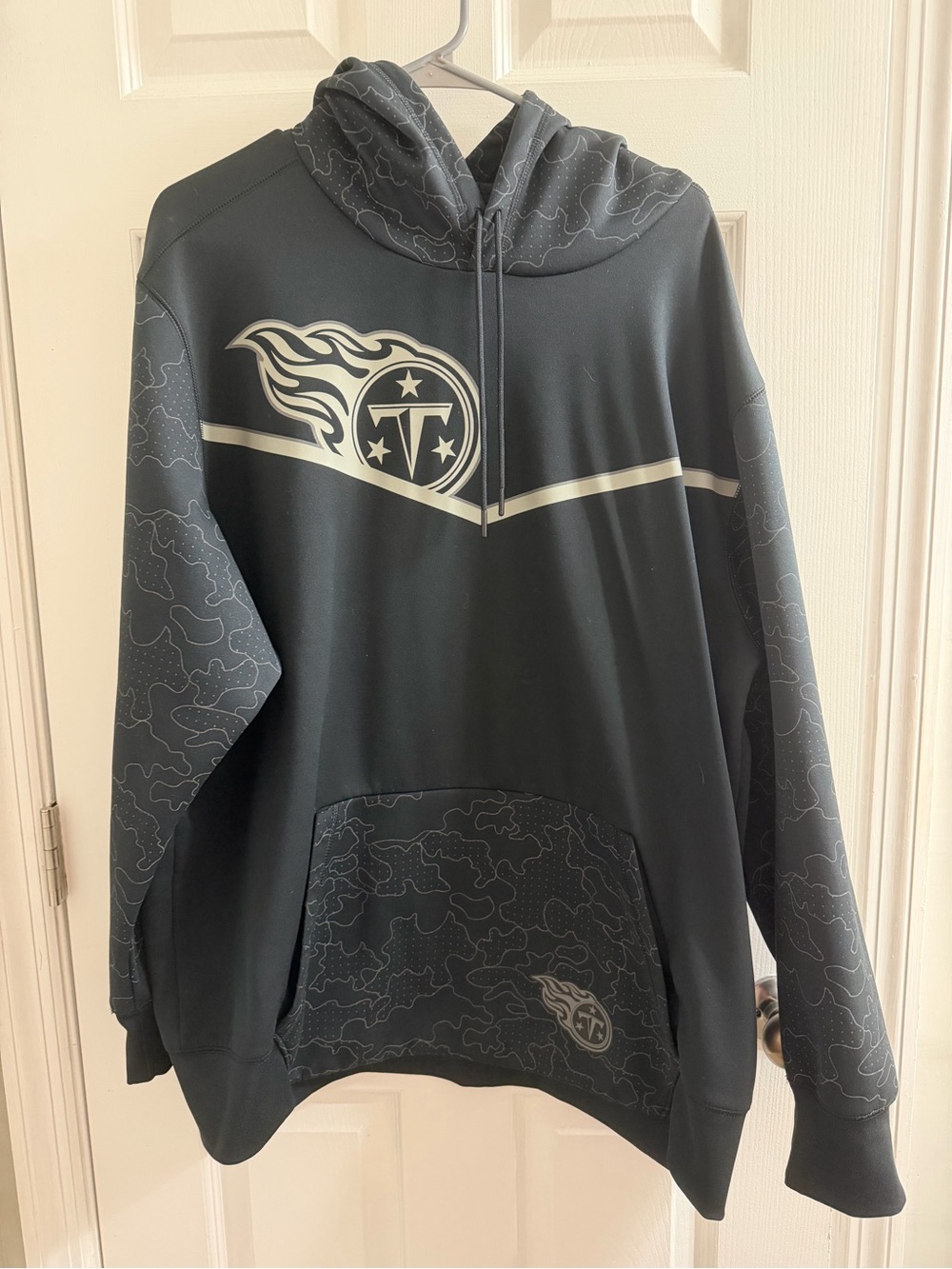 Nike Tennessee Titans Black Pullover Hoodie with Silver Accents XXL